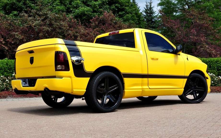 The RAM 1500 Rumble Bee Concept Woodward Dream Cruise parade picture #3