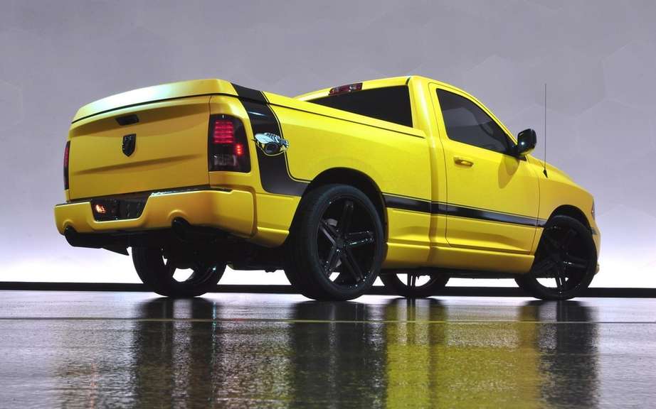 The RAM 1500 Rumble Bee Concept Woodward Dream Cruise parade picture #5