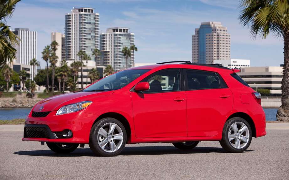 Toyota Matrix 2014 still available in Canada picture #2