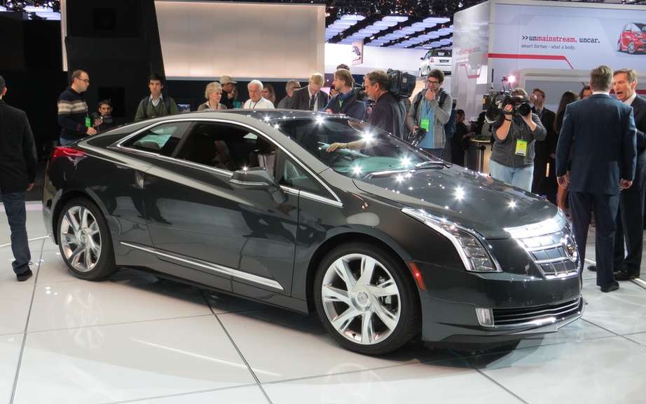 Cadillac ELR 2014 has LED exterior lighting picture #2