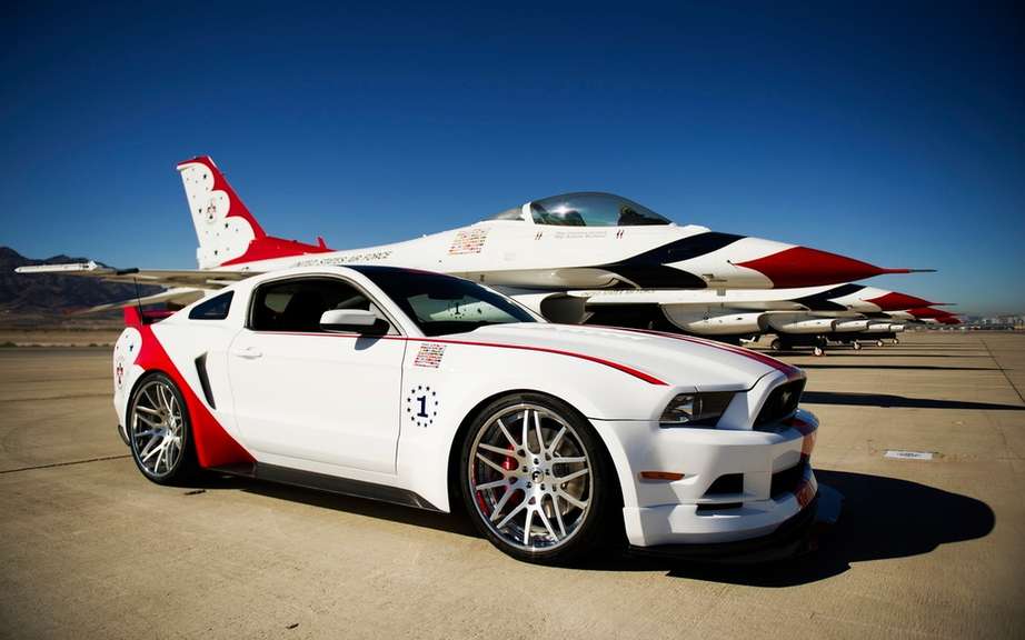Ford presents his Mustang USAF Thunderbirds Edition picture #3