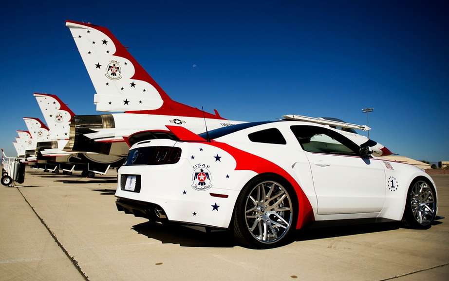 Ford presents his Mustang USAF Thunderbirds Edition picture #4
