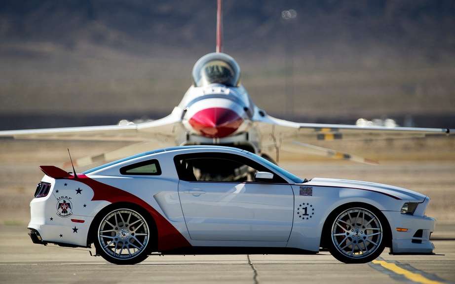 Ford presents his Mustang USAF Thunderbirds Edition picture #5