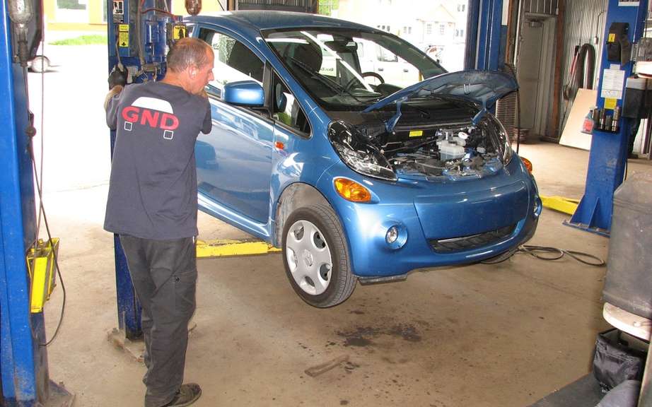 Mitsubishi vehicles and safety at Pikes Peak picture #1