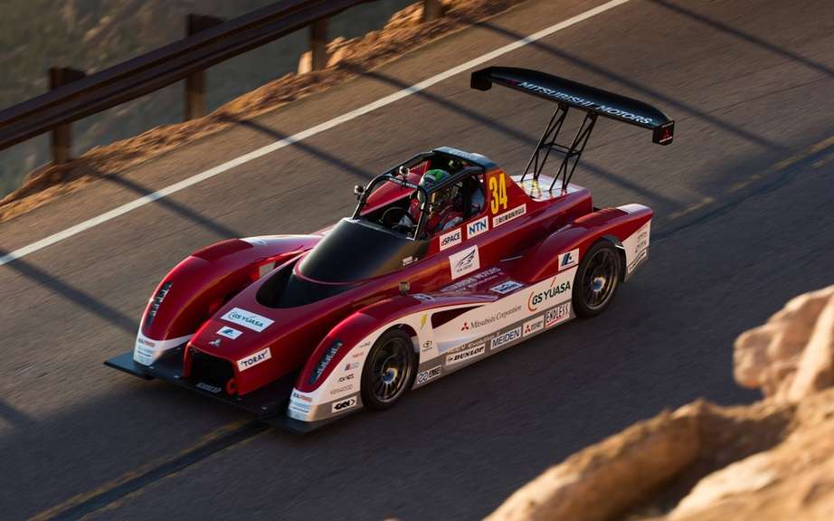 Mitsubishi vehicles and safety at Pikes Peak picture #10