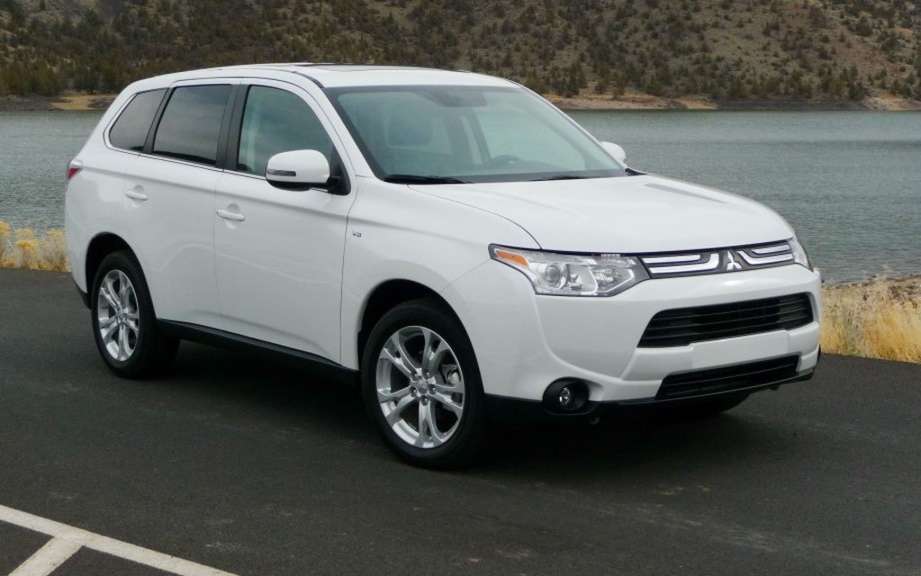 Mitsubishi Outlander 2014 from $ 25,998