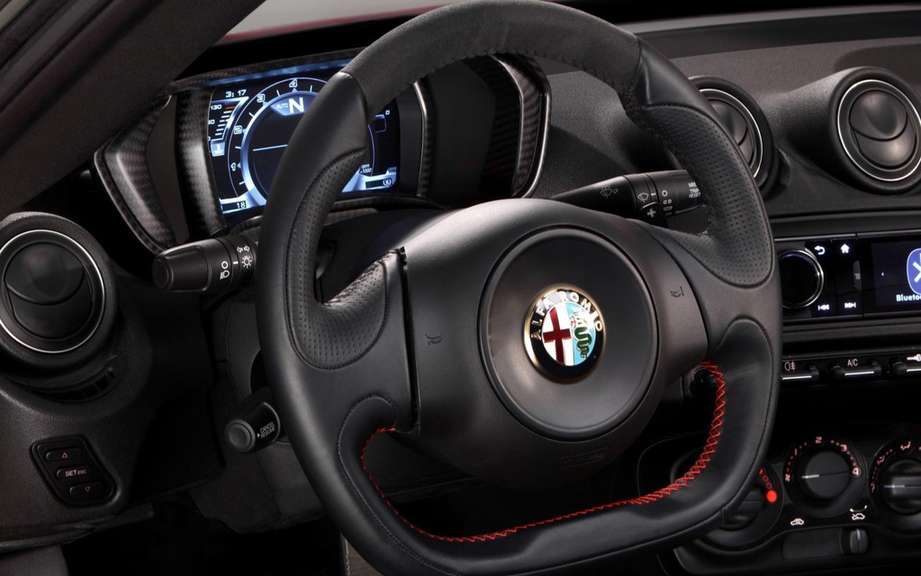 Alfa Romeo 4C Launch Edition: she is aptly named picture #10