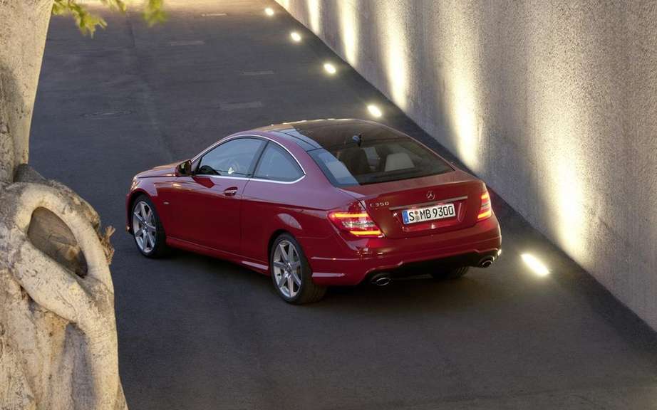 Mercedes-Benz C-Class rear opening