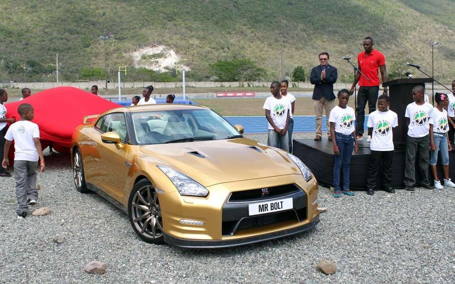 Nissan GT-R Bolt Gold 2014: Usain Bolt has reserved picture #8