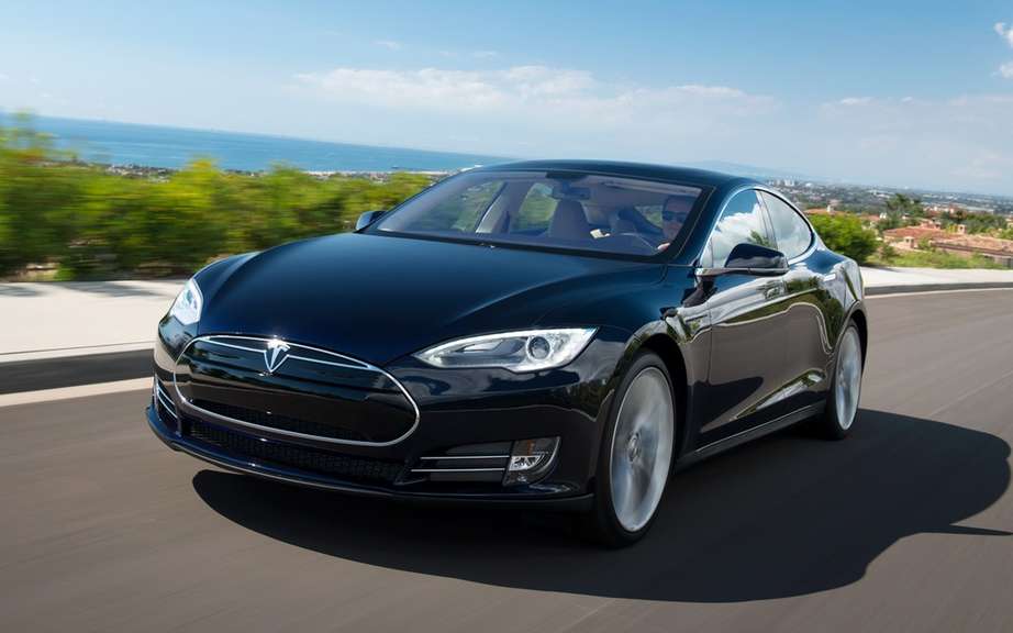 Tesla Model S more popular than the Chevrolet Volt picture #1