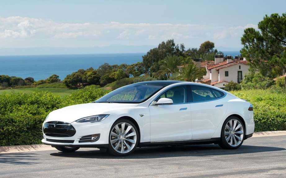 Tesla Model S more popular than the Chevrolet Volt picture #5