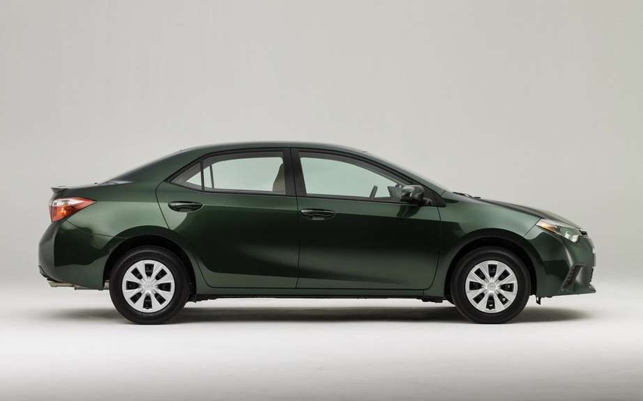 Toyota Corolla 2014, new forms rather angular picture #19
