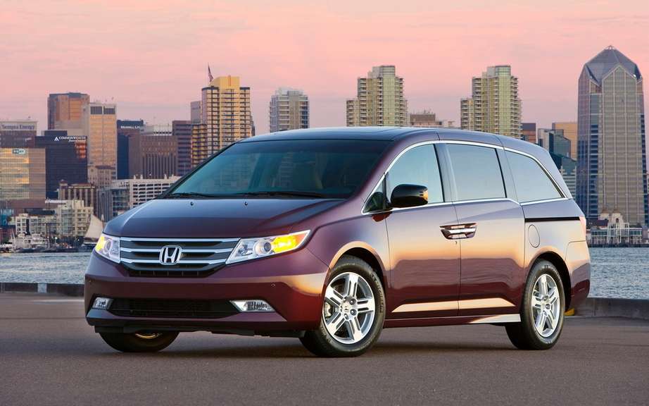 Honda recalling 225,000 minivans and SUVs in North America picture #3
