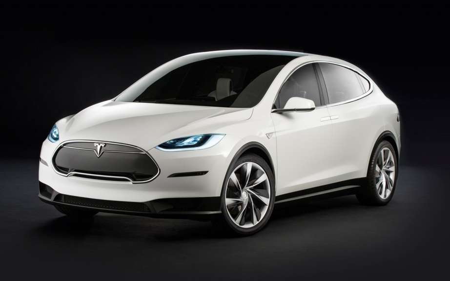 Tesla delays production of its Model X picture #2