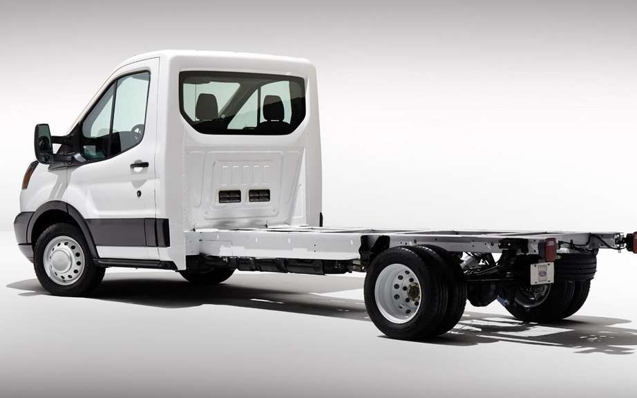 Ford Transit Chassis models presents its cabs and vans picture #2