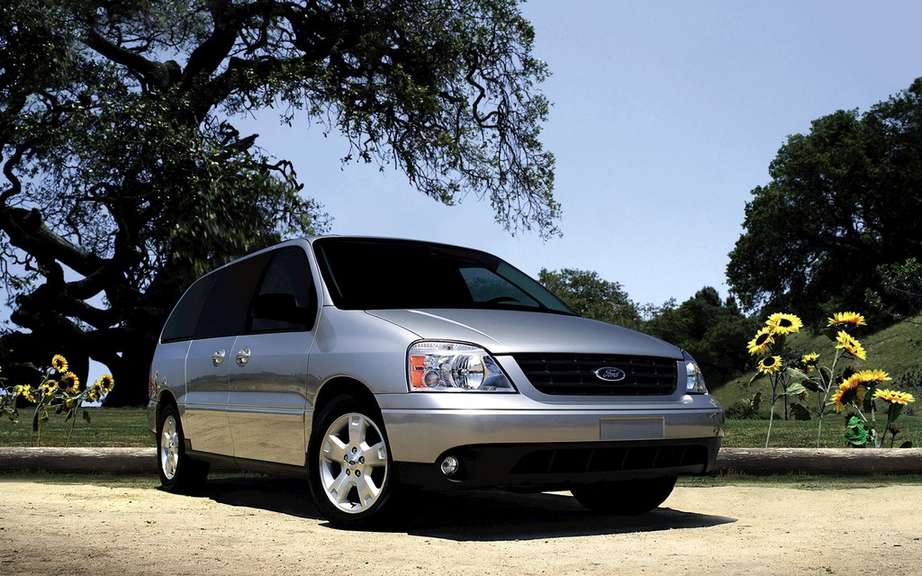 Ford recalls 230,000 minivans in Canada and the United States picture #1