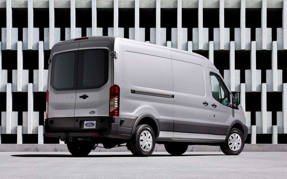 Ford Transit Chassis models presents its cabs and vans picture #6
