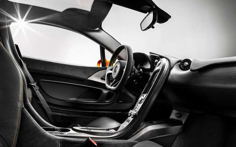 McLaren P1: an ultra lightweight cockpit picture #5