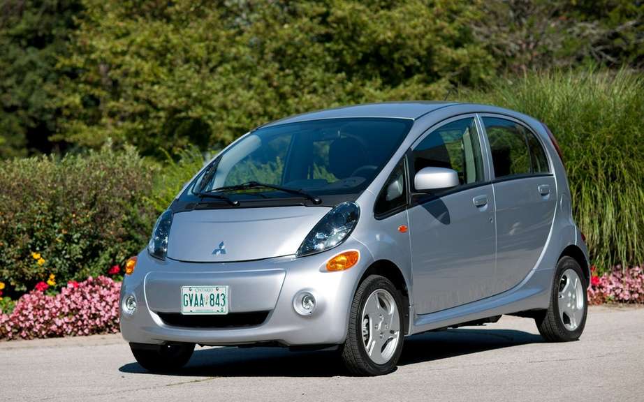"Consumer Reports" critical two electric cars picture #3