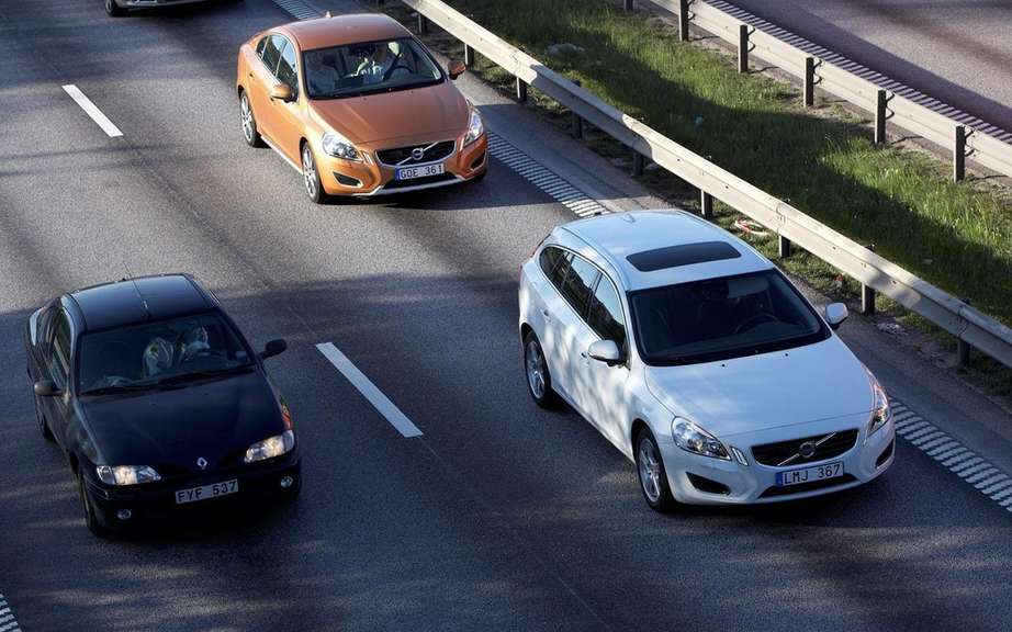 Volvo tests a car without driver picture #6