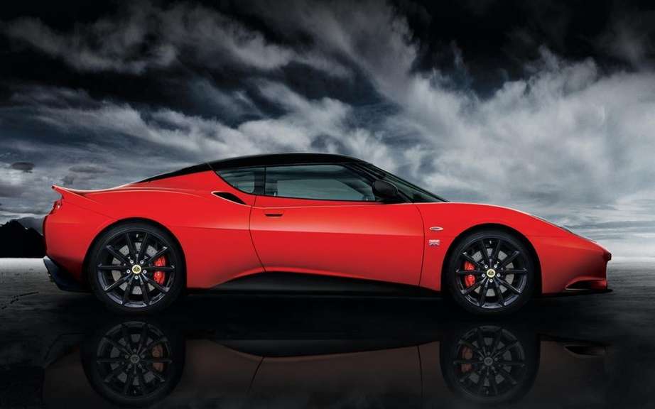Lotus Evora Sports Racer racier and better equipped