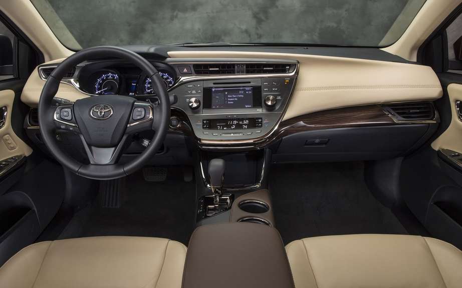 Toyota Avalon: the "official car of the New Year" 2013 picture #3