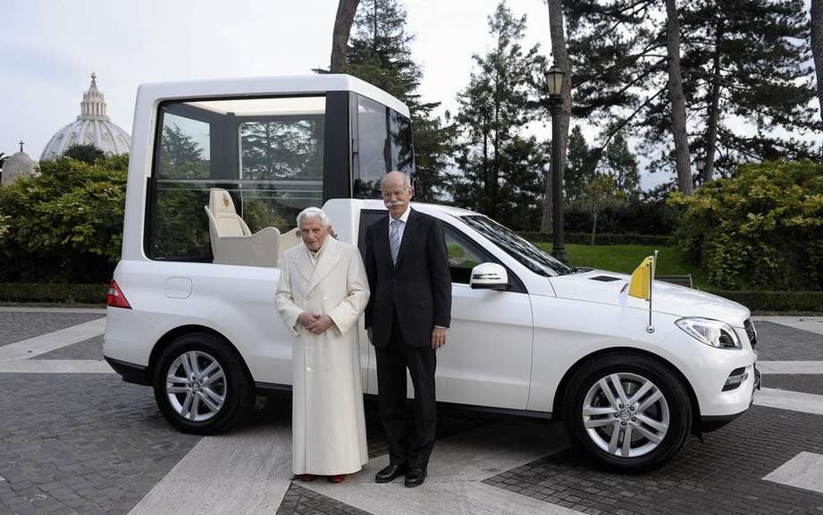 Mercedes-Benz delivers a new Popemobile has Benedict XVI picture #1