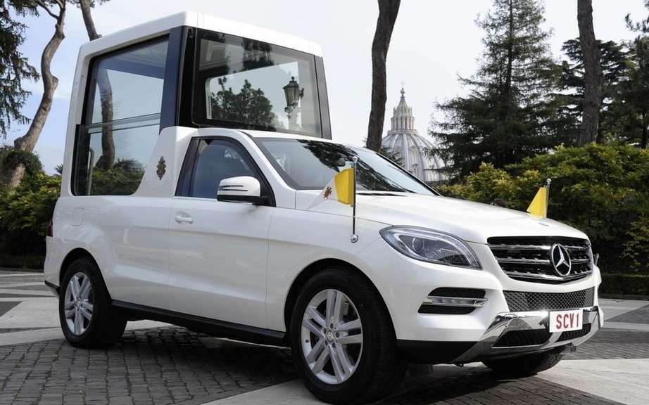 Mercedes-Benz delivers a new Popemobile has Benedict XVI picture #3