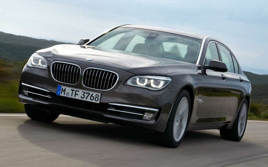 BMW made two reminders of its 7 Series models