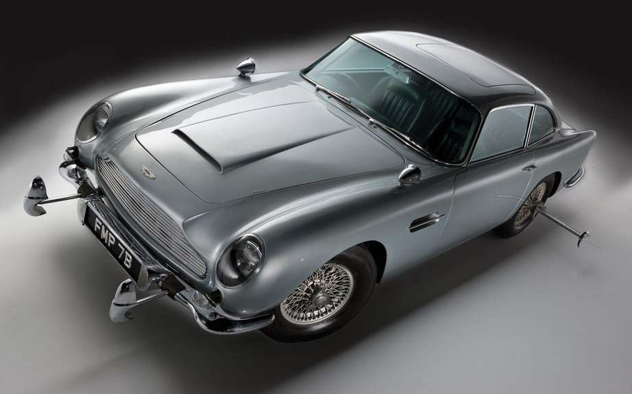 Aston Martin DB5 1964 Sir James Bond: Sold $ 4.6 million picture #3