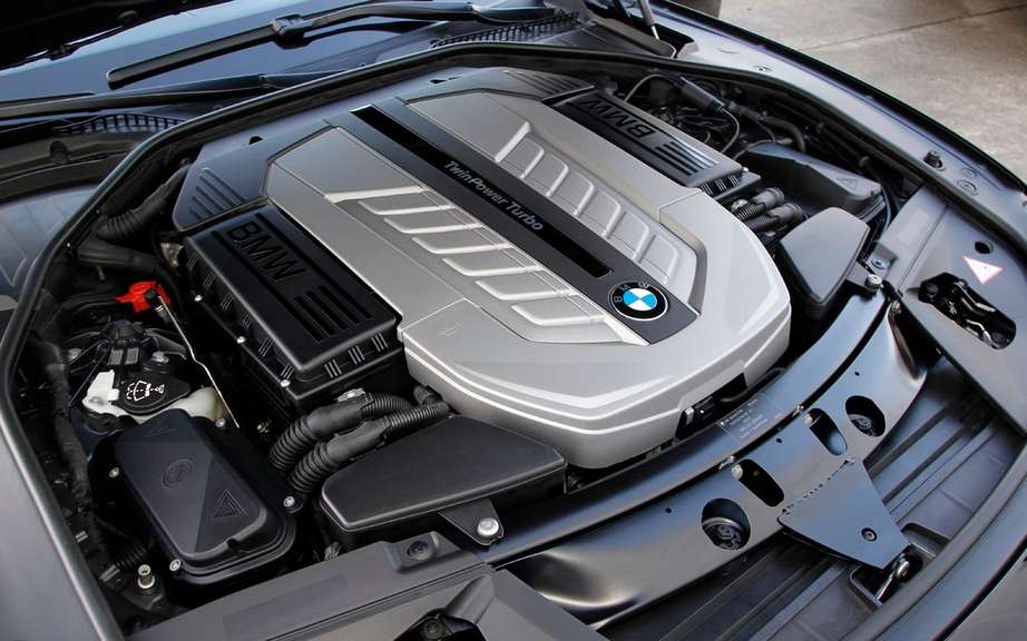 BMW USA commemorates 25 years of the V12 engine picture #10