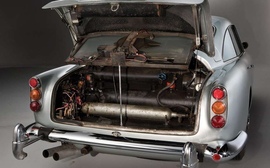 Aston Martin DB5 1964 Sir James Bond: Sold $ 4.6 million picture #9