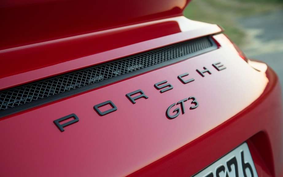 Porsche engines inspect new 911 GT3 picture #2