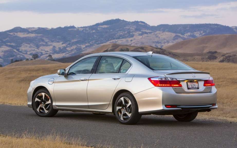 Honda Accord PHEV 2014 plug-in hybrid sedan