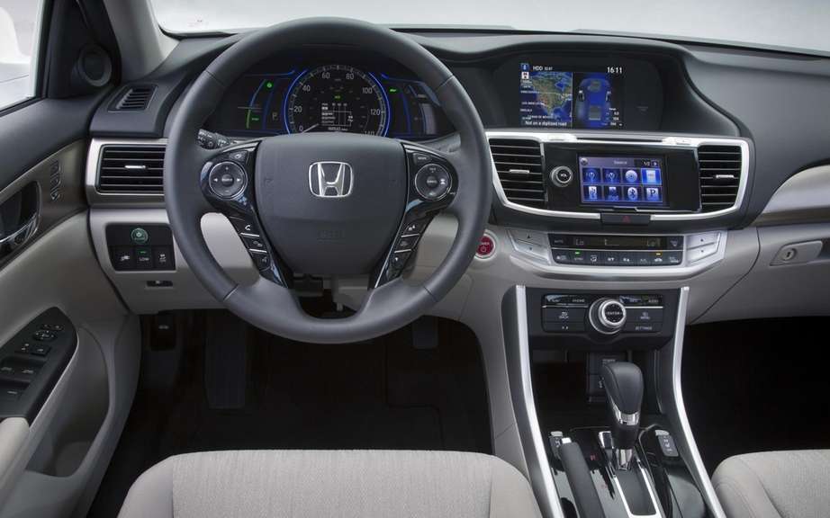 Honda Accord PHEV 2014 plug-in hybrid sedan picture #2