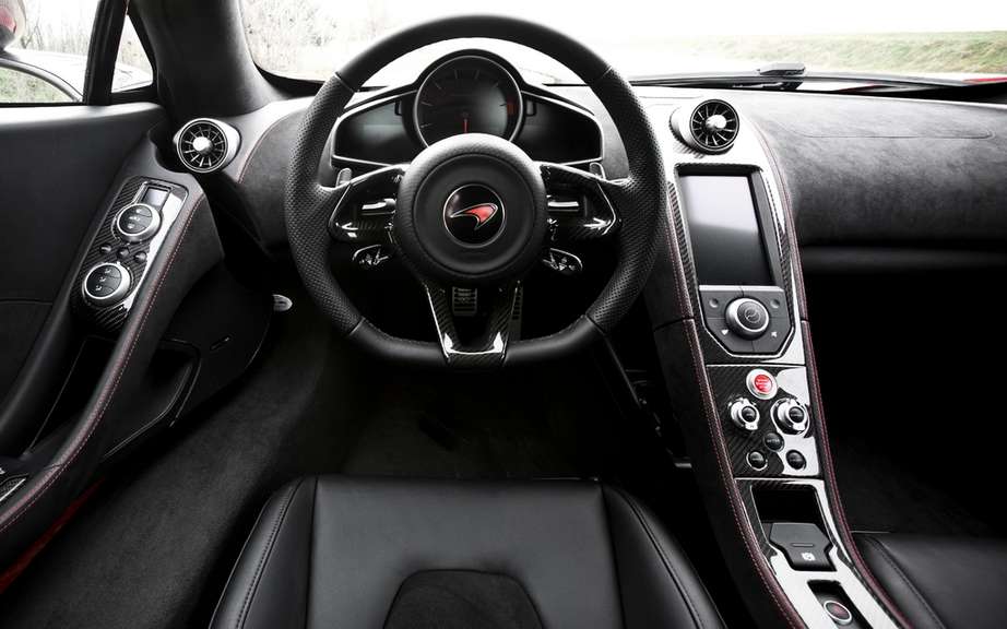 McLaren MP4-12C Spider: a competition of elegance to other picture #4