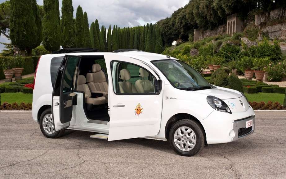Renault delivers a 100% electric vehicle exclusive to Pope Benedict XVI picture #4