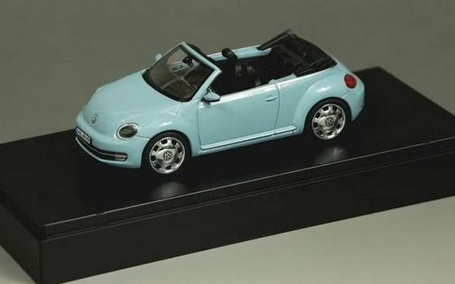 Volkswagen Beetle Cabriolet 2013: Miniature