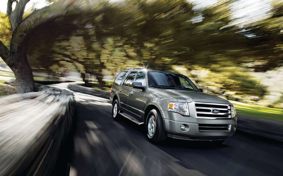 Ford Expedition 2015 passes the Ecoboost