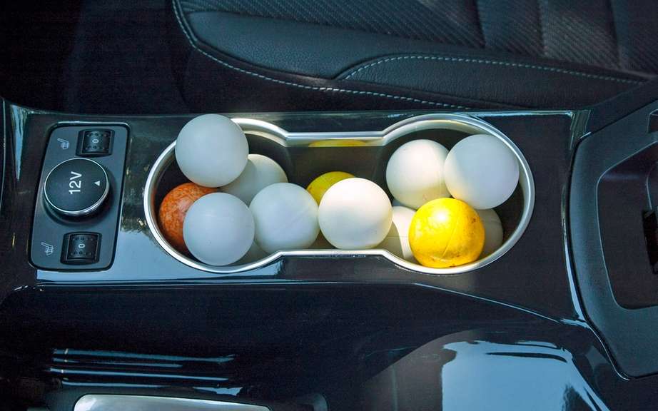 How Ford measurement space in the new Ford Escape? With ping-pong picture #3