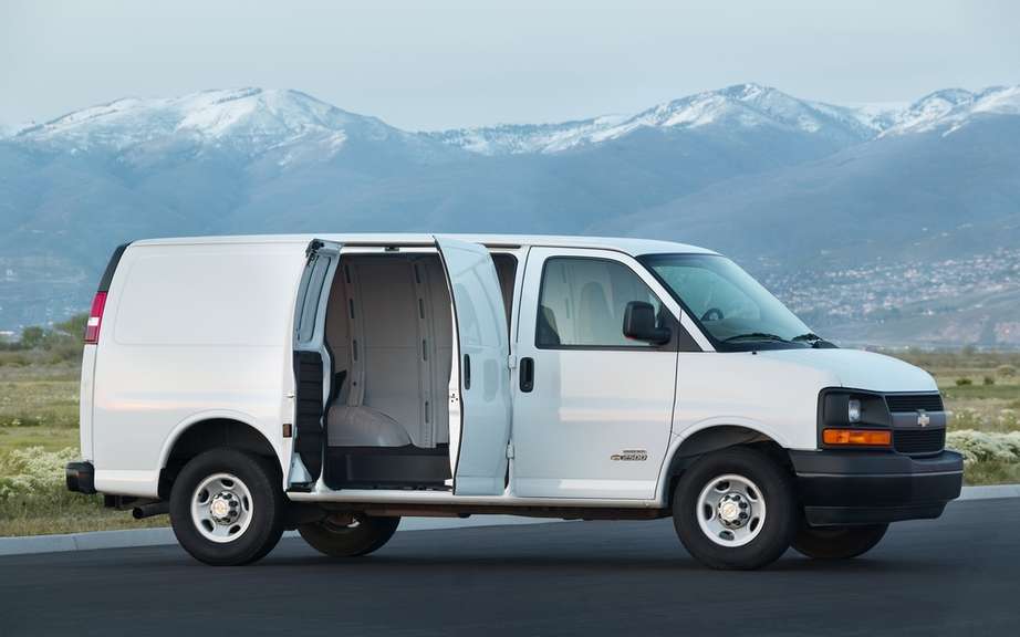 GM recalls 10,000 commercial vans picture #1
