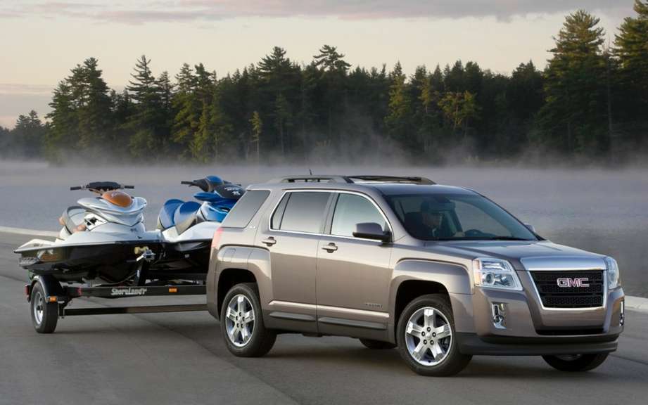 Top 10 reasons why the GMC Terrain is designed for summer getaways picture #1