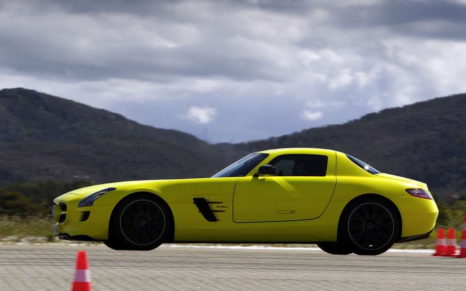 Mercedes-Benz SLS AMG E-Cell Roadster: after the cut? picture #4