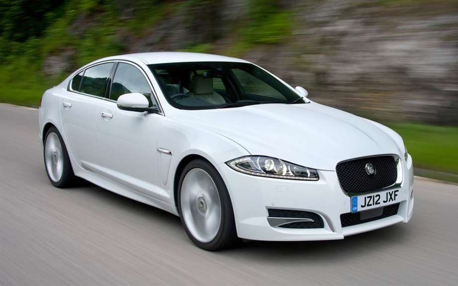 Jaguar XF powered by a four-cylinder engine for America