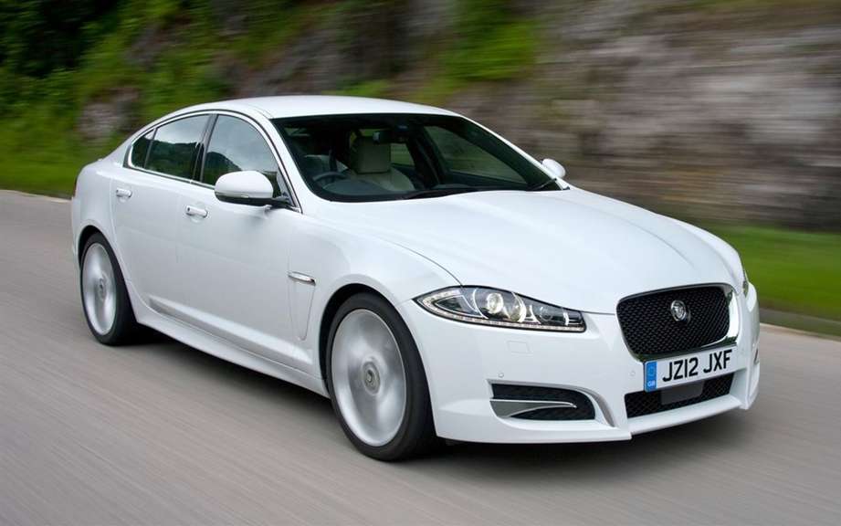 Jaguar XF powered by a four-cylinder engine for America picture #1