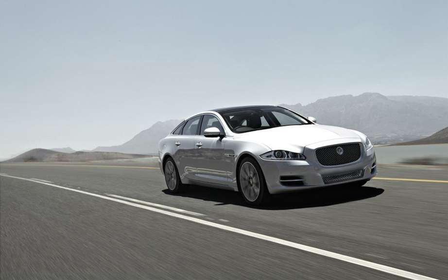 Jaguar XF powered by a four-cylinder engine for America picture #2
