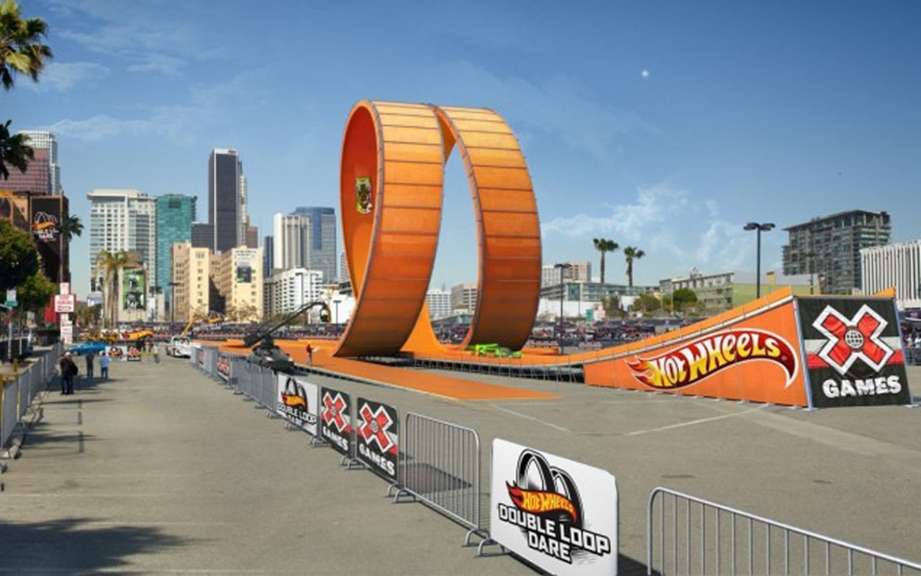 The Hot Wheels track size picture #2