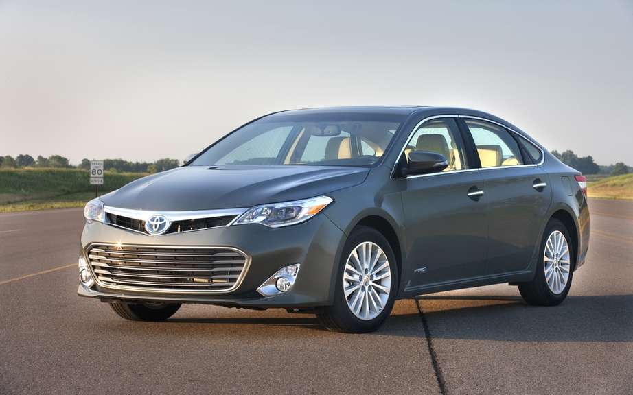Toyota Avalon 2013: gasoline only for Canada picture #2