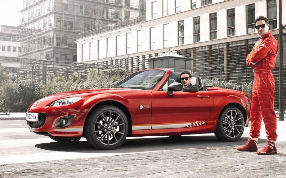 "Racing MX-5 by" Mazda roadster cultivates his dual personality "Chic & Sport" in limited series. picture #2