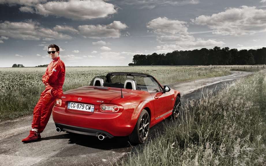 "Racing MX-5 by" Mazda roadster cultivates his dual personality "Chic & Sport" in limited series. picture #4